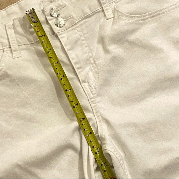 Copperflash Women’s Curvy  Mid-Rise Capri Size 14 White Waist 34 Casual - Picture 5 of 8